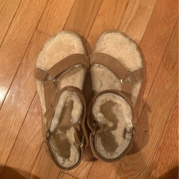 Fur lined tevas - Picture 1 of 4